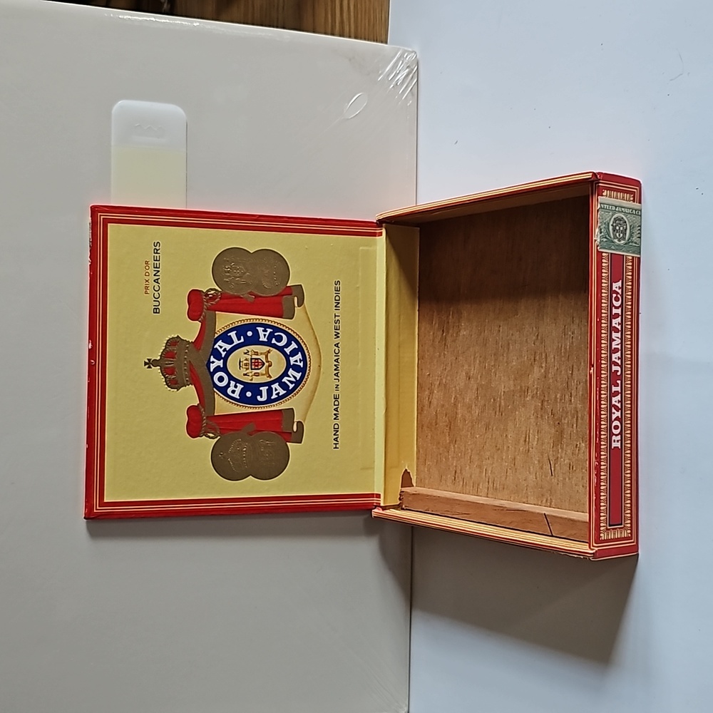Vintage Royal Jamaica wooden cigar box, Jamaica west indies cigar box